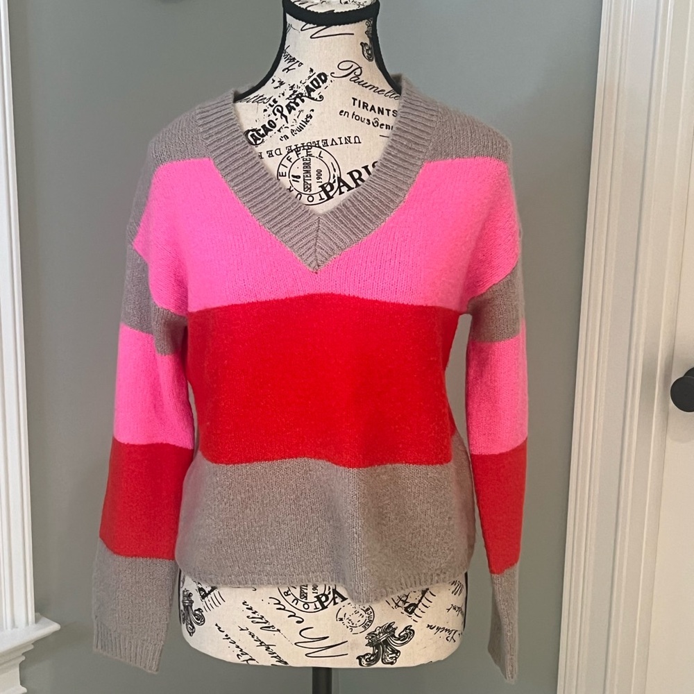 Aqua V-Neck Sweater in Pink, Red, and Gray